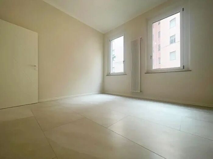 Appartamento con 5 locali in vendita in Viale Osacca b, Parma