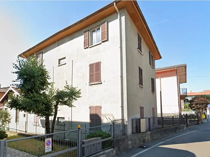 Casa con 16 locali in vendita in Via Oslavia, Cantu'