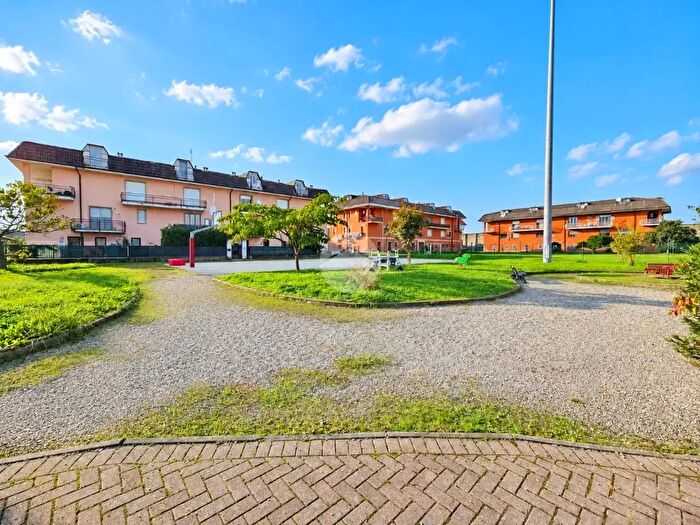 Appartamento quadrilocale in vendita in Via Carpi, Rondissone