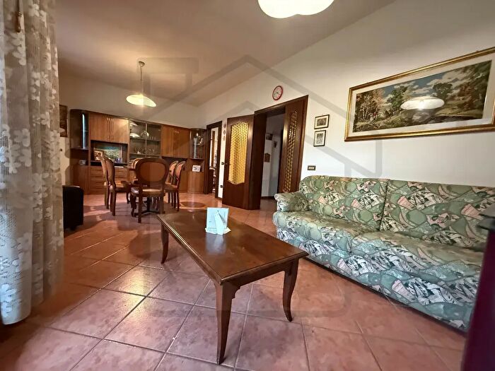 Casa quadrilocale in vendita in Via Antonio Canova, Galzignano Terme