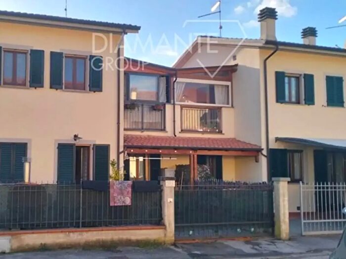 Casa quadrilocale in vendita in Cortona