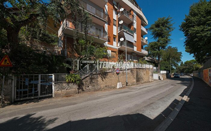 Appartamento bilocale in vendita in Via Veientana, Roma