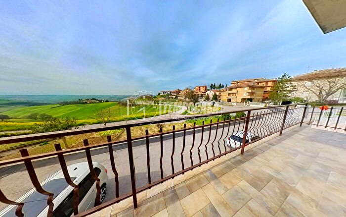 Appartamento con 5 locali in vendita in Monte Urano