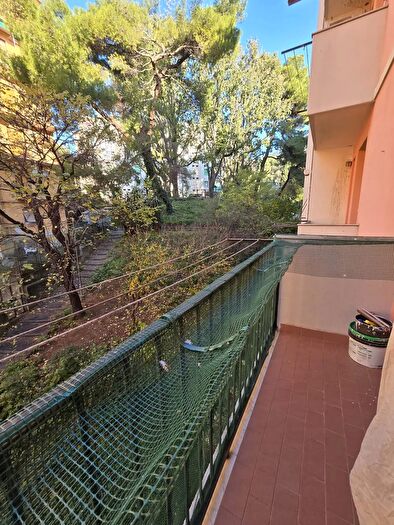 Appartamento trilocale in vendita in Via Santa Maria della Costa, Genova