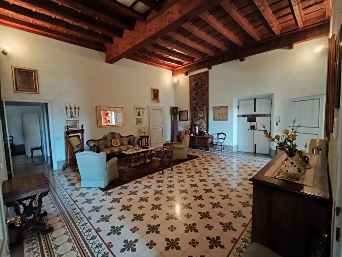 Appartamento con 7 locali in vendita in Lucca