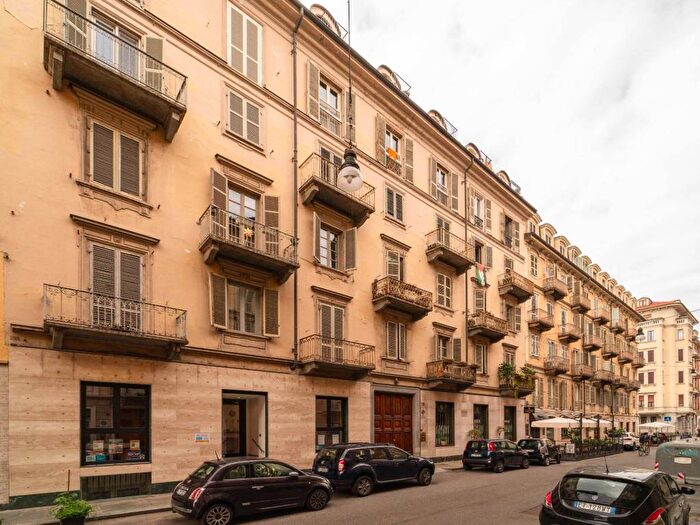 Appartamento trilocale in affitto in Via Vincenzo Gioberti, Crocetta, Torino