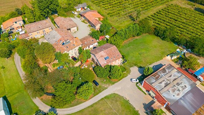 Casa con 10 locali in vendita in Via San Giacomo, Albinea