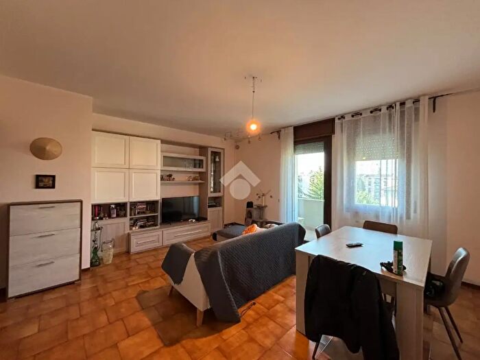 Appartamento trilocale in vendita in Via Guerzoni, Cadoneghe