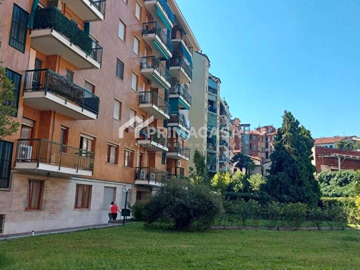 Appartamento trilocale in affitto in Via Baldassarre Oltrocchi, Martini Insubria, Milano