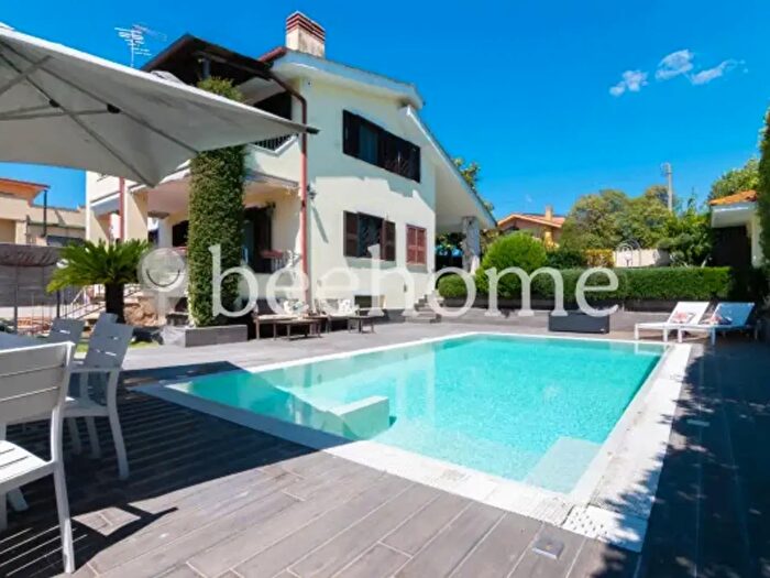 Casa con 6 locali in vendita in Via Olbia, Ardea