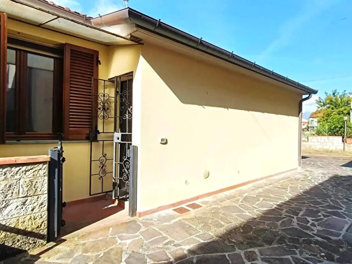 Casa con 5 locali in vendita in Pistoia