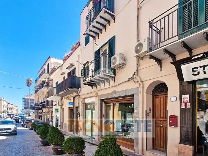 Appartamento trilocale in vendita in Via Roma, Monreale