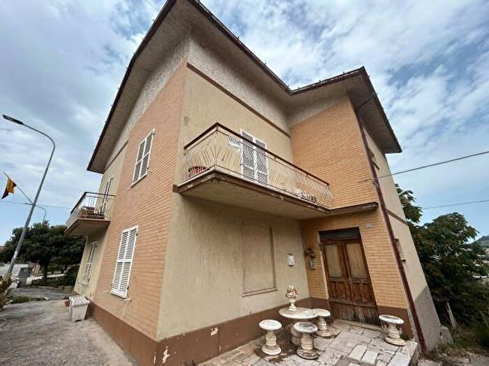 Casa con 6 locali in vendita in Via degli Appennini, Fermo