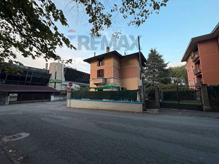 Appartamento bilocale in affitto in Viale Ippodromo, Biumo Inferiore Superiore, Varese