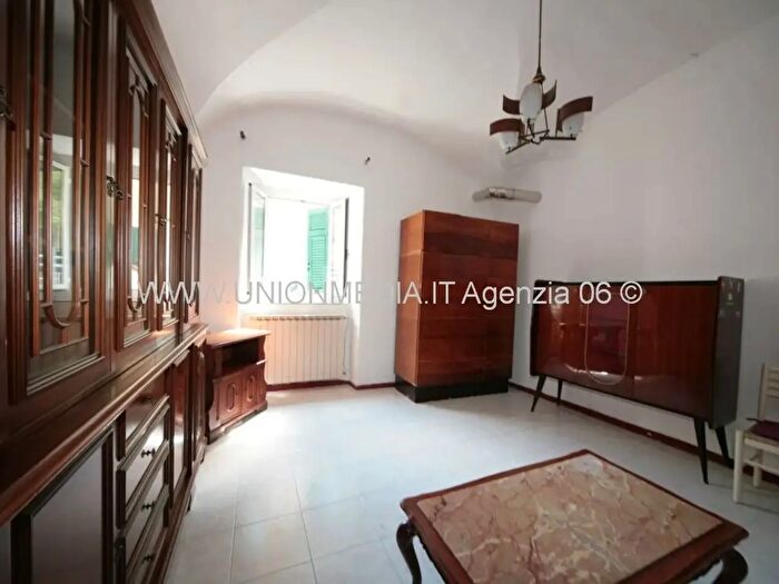 Appartamento trilocale in vendita in Vezzano Ligure