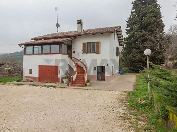Casa trilocale in vendita in Strada per Casalincontrada, Chieti