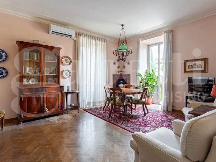 Appartamento quadrilocale in vendita in Via Caposile, Roma