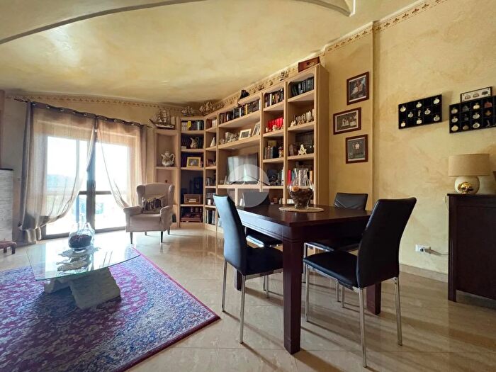 Appartamento trilocale in vendita in Cda Petraro, Rose