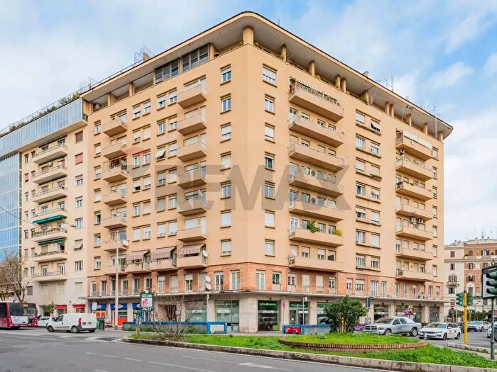 Appartamento quadrilocale in vendita in Viale XXI Aprile, Roma