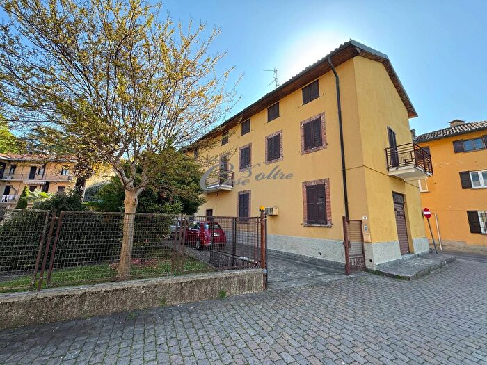 Appartamento con 10 locali in vendita in Via Paolo Airoldi, Carimate