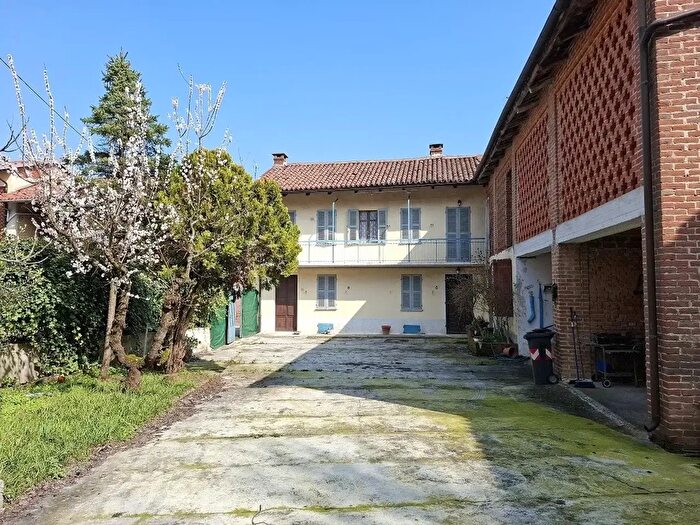 Casa con 7 locali in vendita in Frazione Montemarzo, Asti