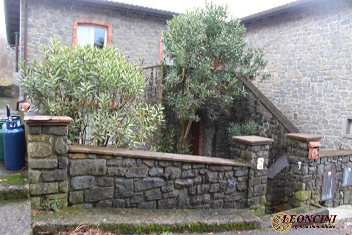 Casa con 10 locali in affitto in Via Centro Canossa, Mulazzo