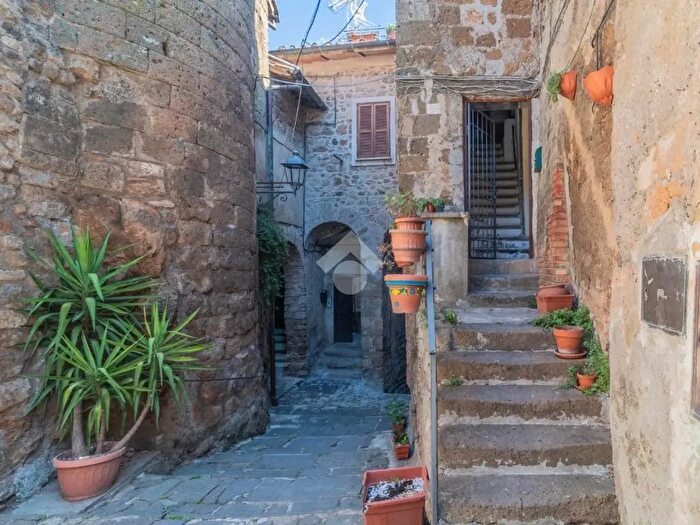 Appartamento bilocale in vendita in Vicolo del Garofano, Capranica