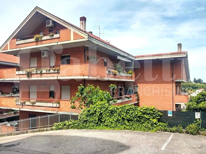 Appartamento trilocale in vendita in Via dei Sabini, Chieti