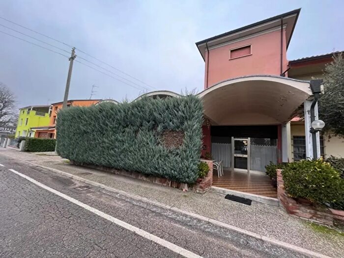 Casa con 10 locali in vendita in San Benedetto Po