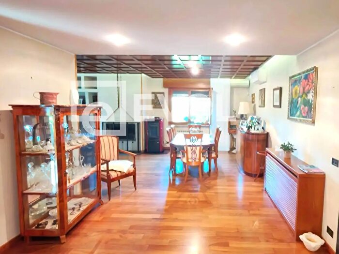 Casa con 13 locali in vendita in Via Chisimaio, Udine