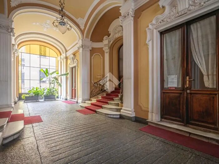 Appartamento con 9 locali in vendita in Via Pastrengo, Torino
