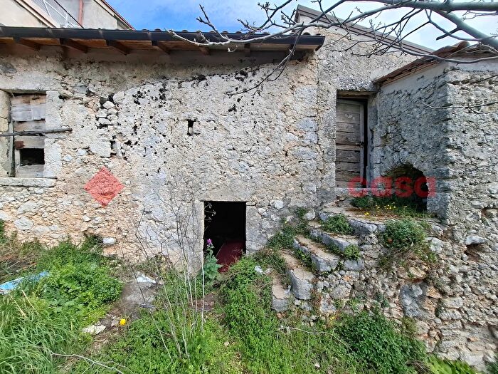 Casa trilocale in vendita in Colle San Pancrazio Snc, Campoli Appennino