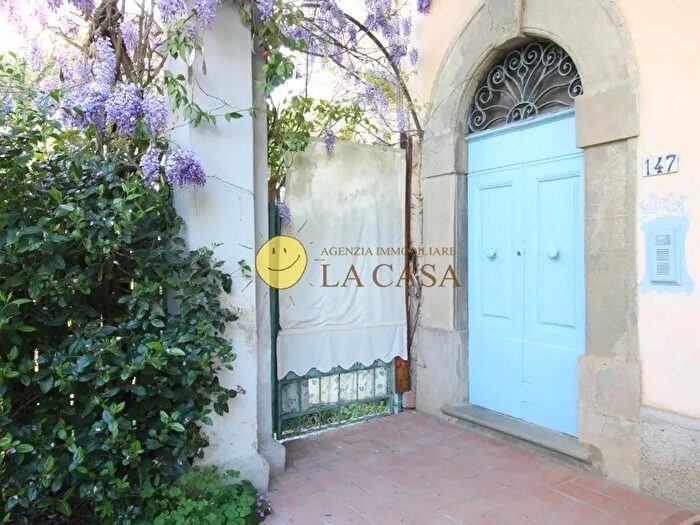 Appartamento con 7 locali in vendita in Reggello