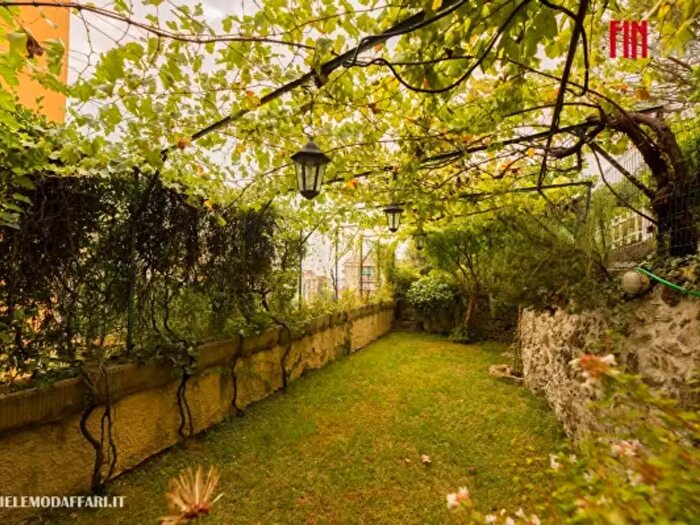 Appartamento quadrilocale in vendita in Via Berghini, Genova