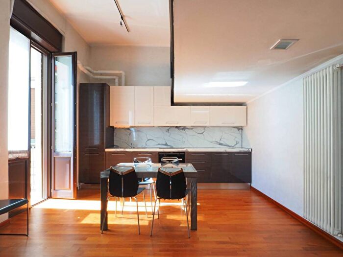 Appartamento bilocale in affitto in Via Luigi Settembrini, Centrale, Milano