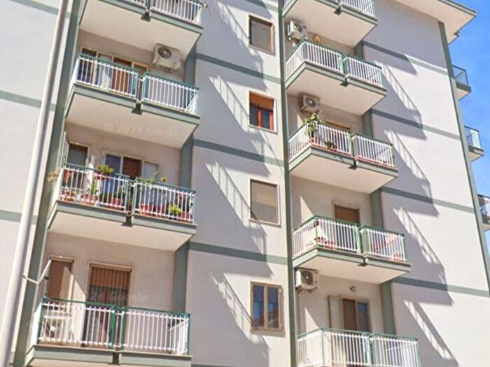 Appartamento bilocale in affitto in Via Trieste, Tre Carrare, Taranto