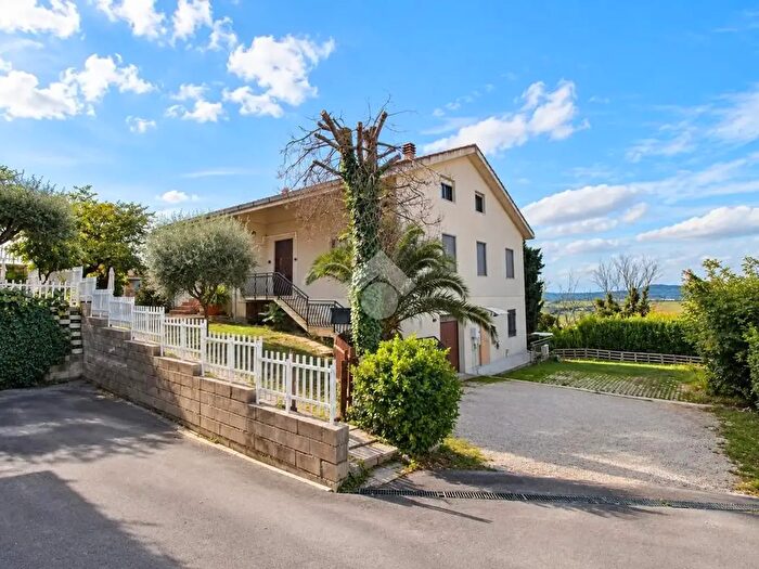 Casa quadrilocale in vendita in Via dei Gladioli, Recanati