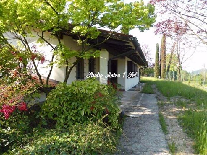 Casa con 6 locali in vendita in Monfumo