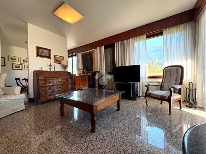 Appartamento con 5 locali in vendita in Via Aldo Moro, Sondrio