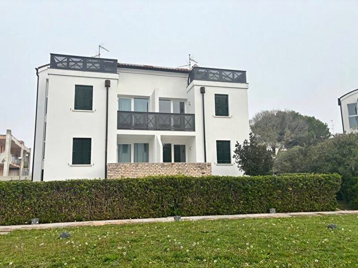 Casa trilocale in affitto in Via delle Nazioni Unite, Isola Verde Ca' Lino, Chioggia