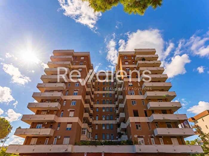 Appartamento con 6 locali in vendita in STRADELLA CANNARUTO, Poggiofranco, Bari
