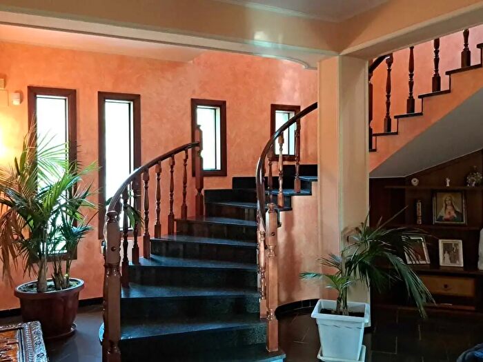 Casa con 6 locali in vendita in Viale Magna Grecia, Bova Marina