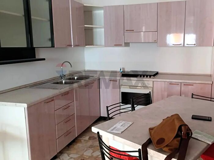 Casa con 6 locali in vendita in Rosolini