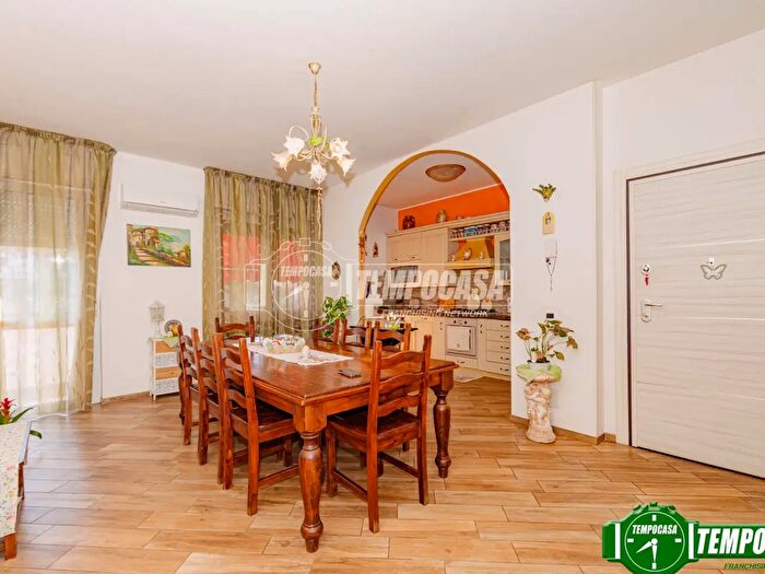 Appartamento trilocale in vendita in Via Calabria, Voghera