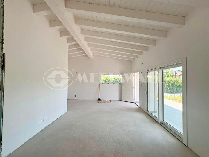 Casa con 8 locali in vendita in Via Borgo Casoni, Pordenone