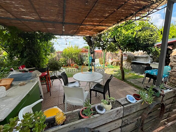 Casa con 8 locali in vendita in Via Ripa, Massa