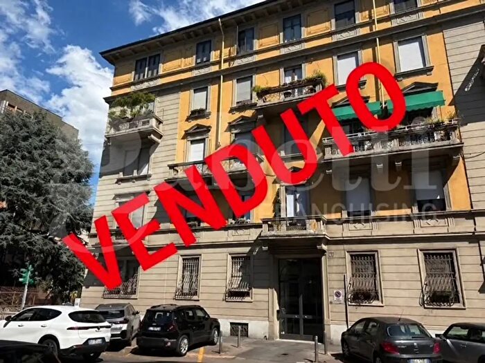 Appartamento trilocale in vendita in Via E Morosini, Milano