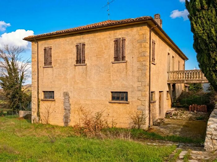 Casa con 10 locali in vendita in Via Monte, San Leo