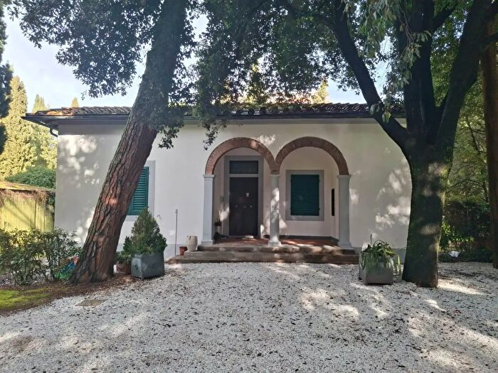 Casa con 5 locali in affitto in Scandicci
