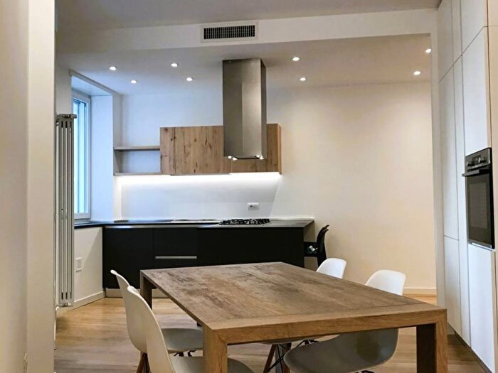 Appartamento trilocale in affitto in Via Piero della Francesca, Sempione, Milano